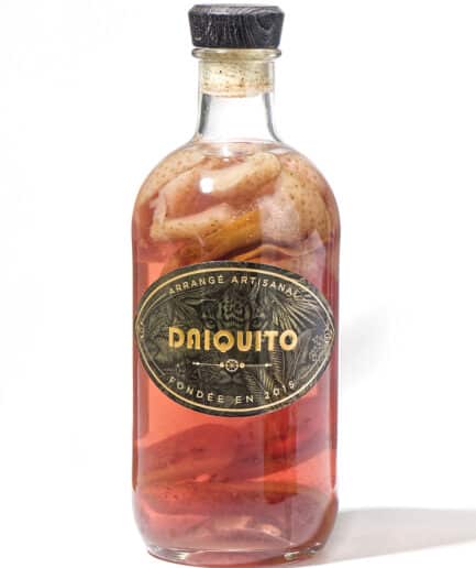 Bouteille Daiquito arrangé artisanal fabriqué à base de rhum, fraise et kiwi