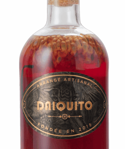 Bouteille Daiquito arrangé artisanal fabriqué à base de rhum, fruits de la passion et framboise