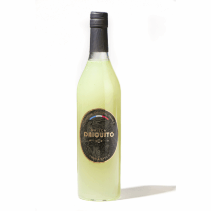 planteur cocktail a base de rhum de citron vert et de basilic frais