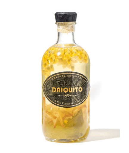 rhum arrangé à base de agricole, de fruit de la passion, de carambole et de combava