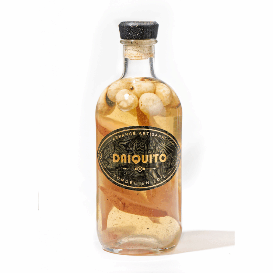 rhum arrangé à base de rhum agricole, de poire et de noix de macadamia torréfiées