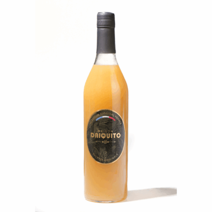 planteur cocktail a base de rhum d'ananas, de mangue, de citron et de cannelle
